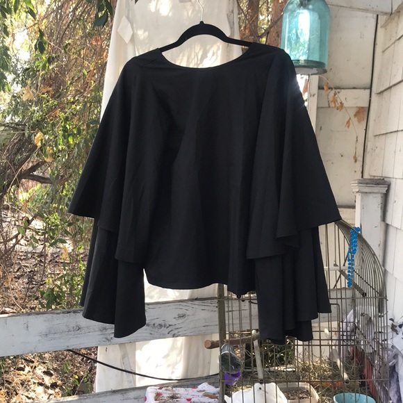 🦇 Extreme Batwing Bell Sleeve Top🦇 - Picture 3 of 8
